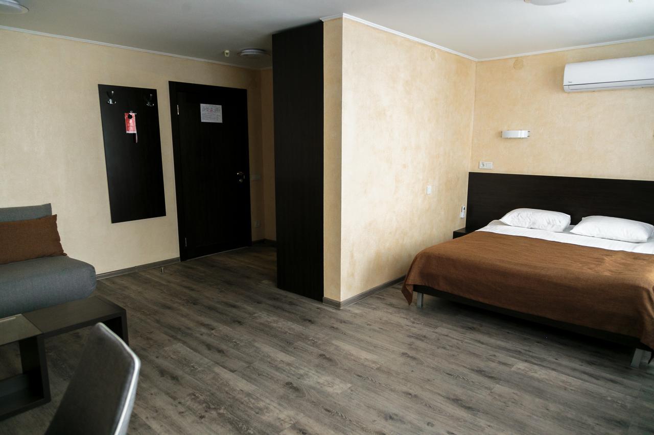 Tourist Hotel ハルキウ エクステリア 写真