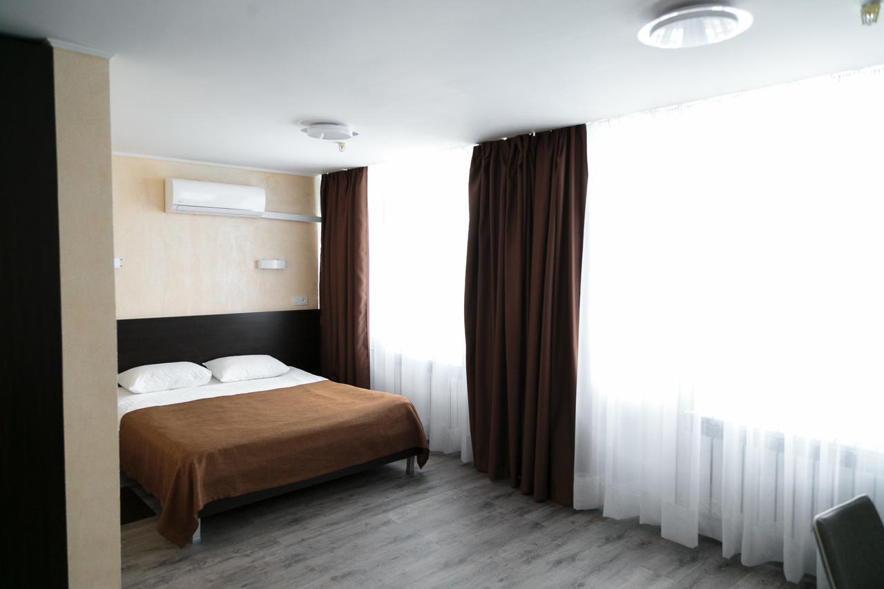 Tourist Hotel ハルキウ エクステリア 写真