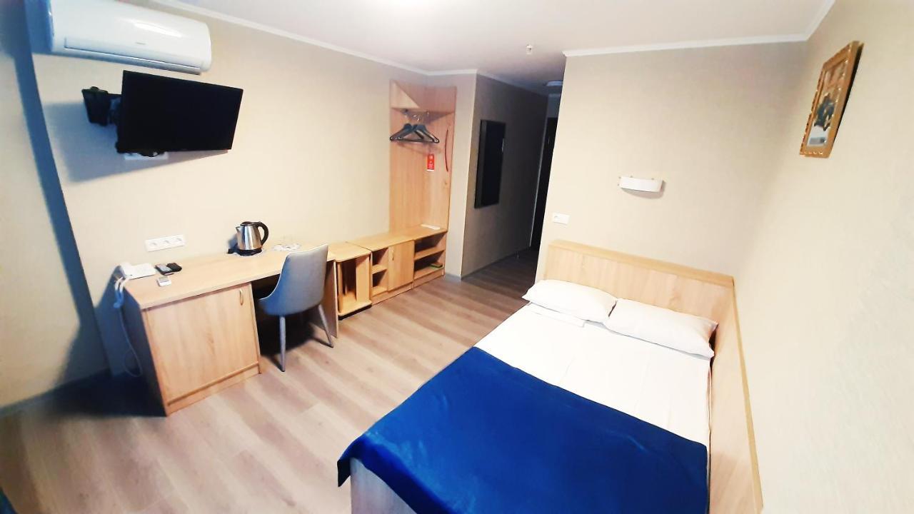Tourist Hotel ハルキウ エクステリア 写真