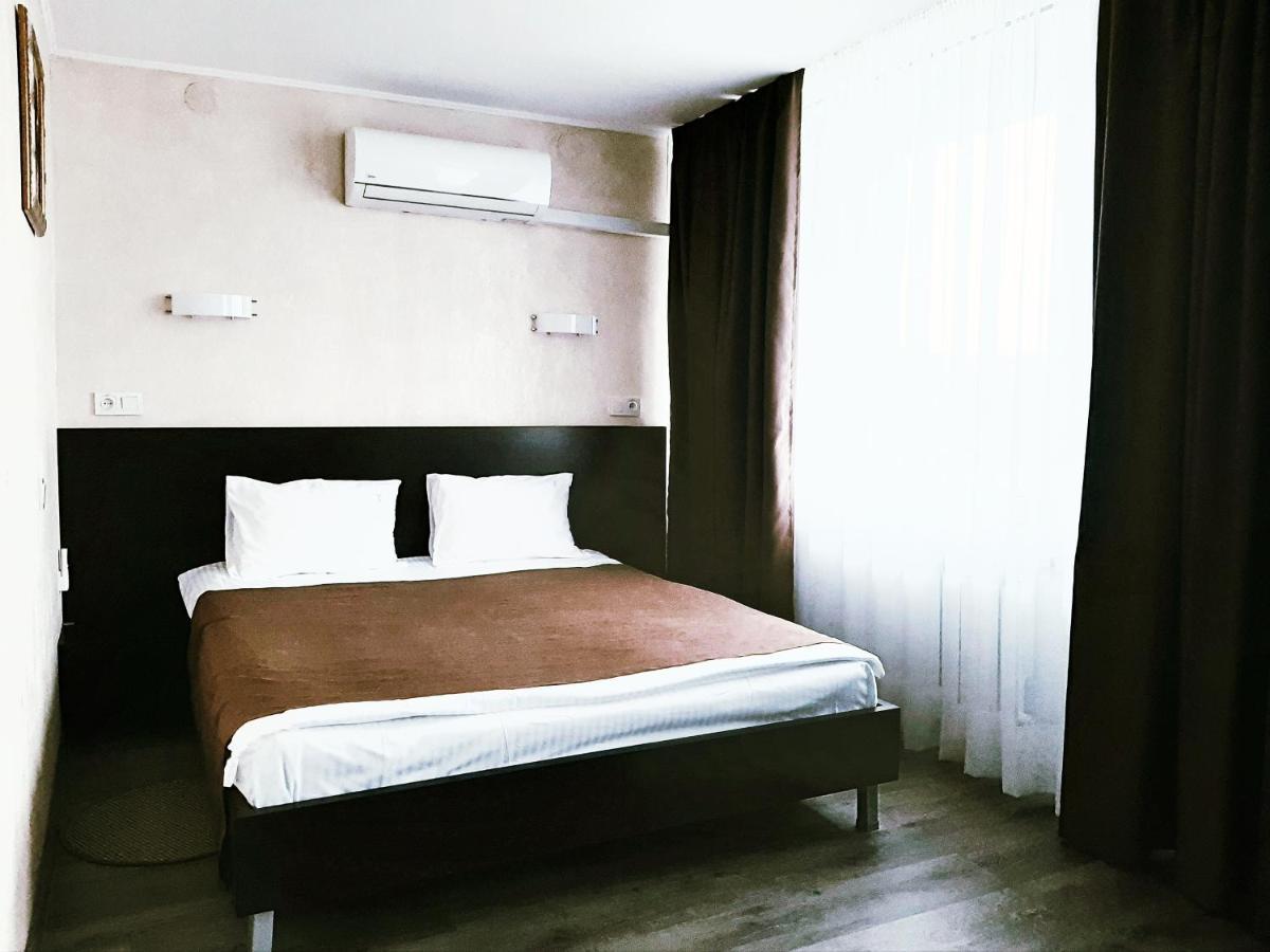 Tourist Hotel ハルキウ エクステリア 写真