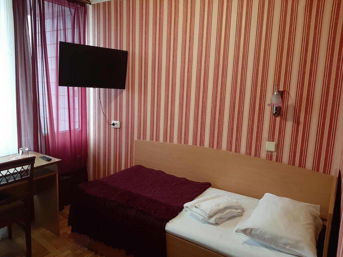 Tourist Hotel ハルキウ エクステリア 写真