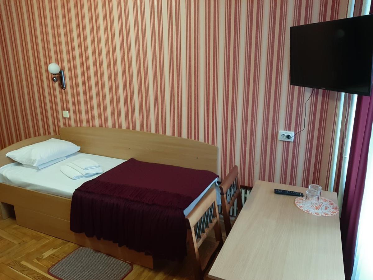 Tourist Hotel ハルキウ エクステリア 写真