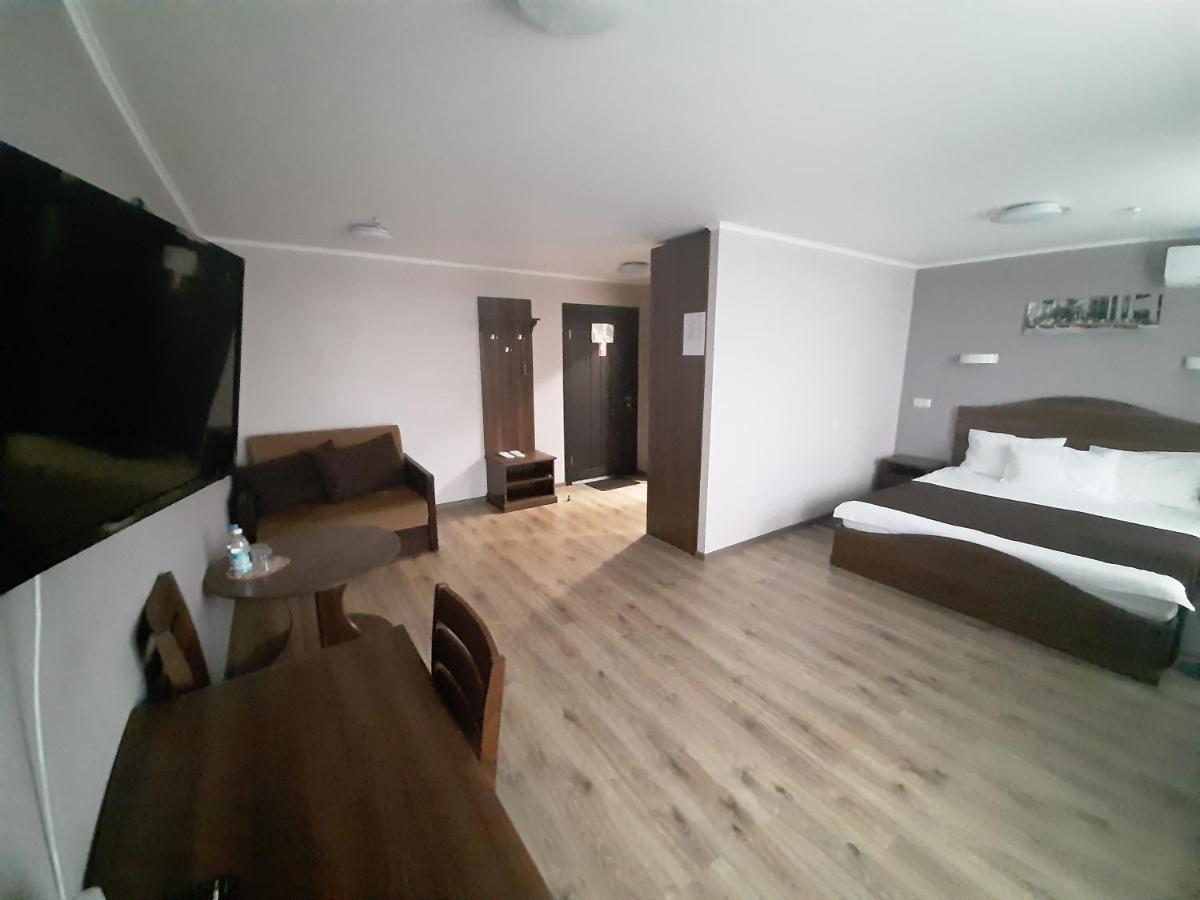 Tourist Hotel ハルキウ エクステリア 写真