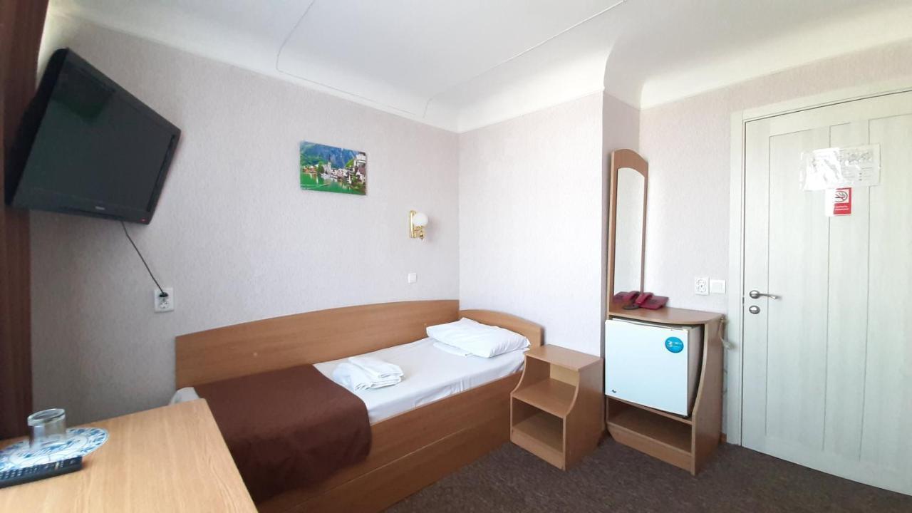 Tourist Hotel ハルキウ エクステリア 写真