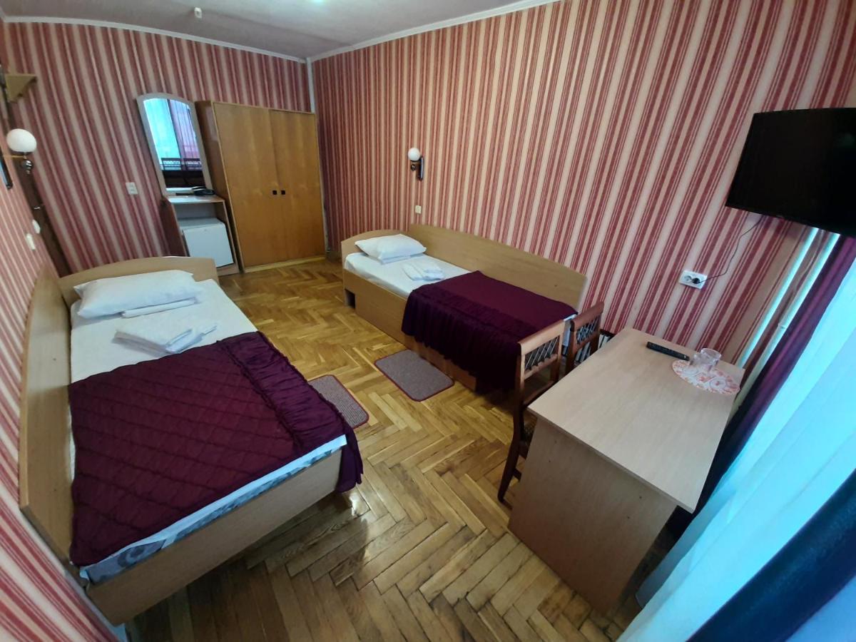 Tourist Hotel ハルキウ エクステリア 写真