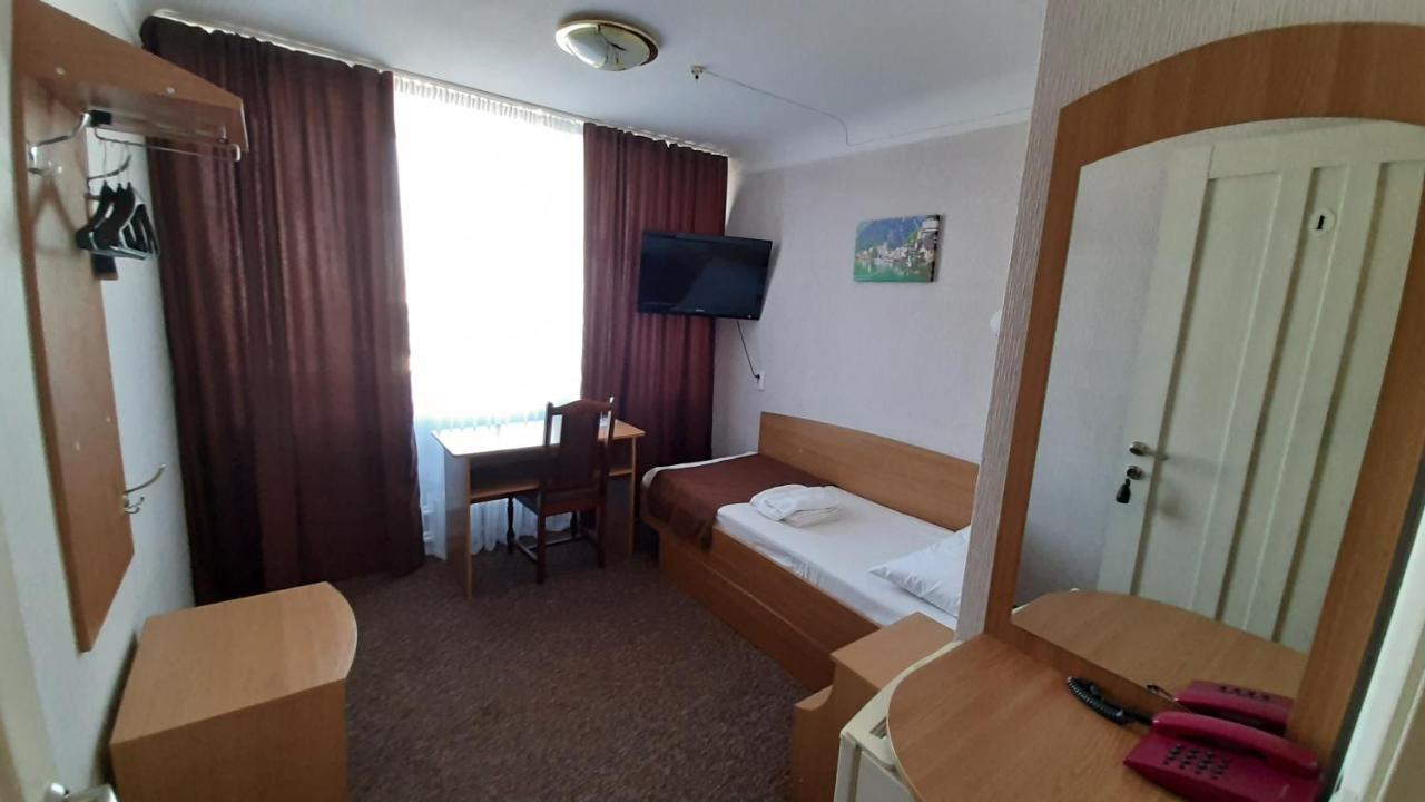 Tourist Hotel ハルキウ エクステリア 写真