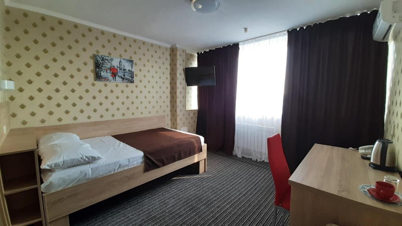 Tourist Hotel ハルキウ エクステリア 写真
